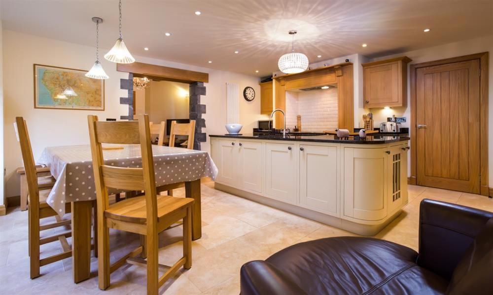 Oaklea Villa Ембълсайд Екстериор снимка
